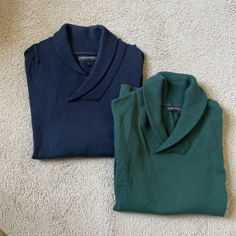 EUC Banana Republic Navy and Green Shawl Collar Sweaters
